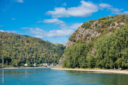 Lorelei Rock above the Rhine River, UNESCO World Heritage Site, Sankt Goarshausen, Rhineland-Palatinate, Germany, Europe © karlo54