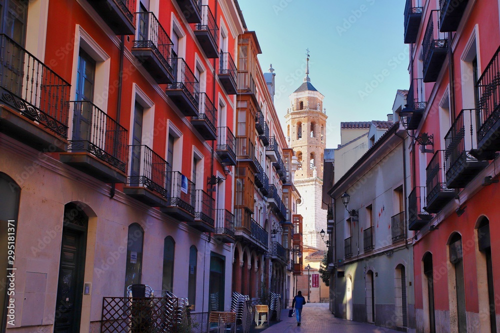 calle castelar con la iglesia del salvador al fondo, Valladolid, Castilla y leon, españa