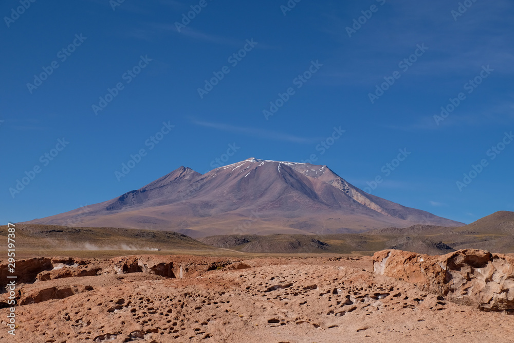 Montañas cerca al Salar de Uyuni En Bolivia Sur America