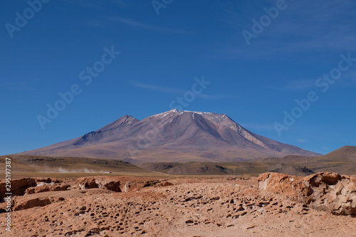 Montañas cerca al Salar de Uyuni En Bolivia Sur America