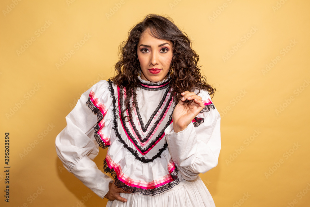Adelita Mujer Joven tradicional mexicana Adelita Mujer Joven tradicional mexicana