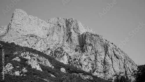 Fotografía en blanco y negro desde los picos de Europa