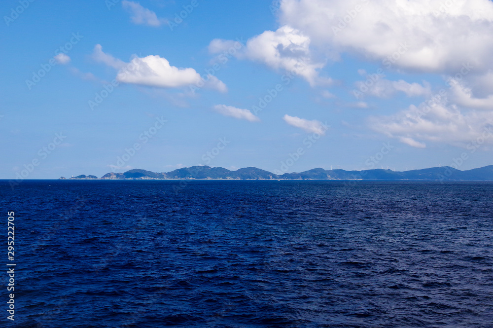 海上から見る四国最西端の佐多岬