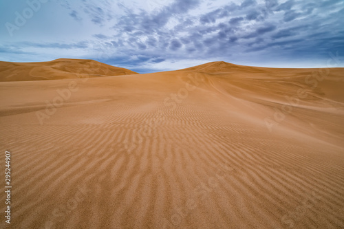 Fototapeta Naklejka Na Ścianę i Meble -  Storm clouds over sand dunes in the desert