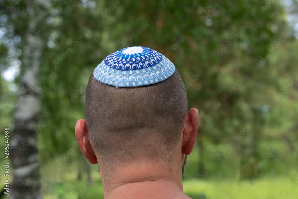 Hand knitted yarmulke kippah hat on the man head. An unidentifiable person wearing a traditional embroidered skullcap. Oriental folk fashion hat with pattern. view from the back Stock Photo | Adobe Stock