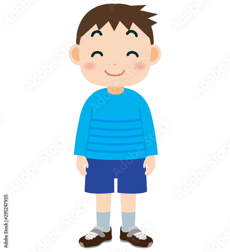 笑顔の男の子　正面　全身