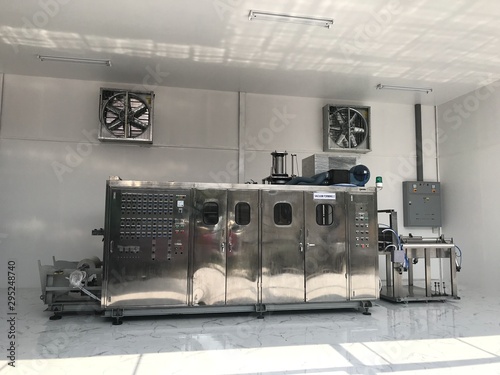 Vacuum thermoforming machine in the factory,Vacuum thermoforming machine is used for producing plastic,plastic injection , packaging photo