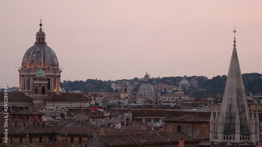 Roma panorama con cupola San Carlo al Corso