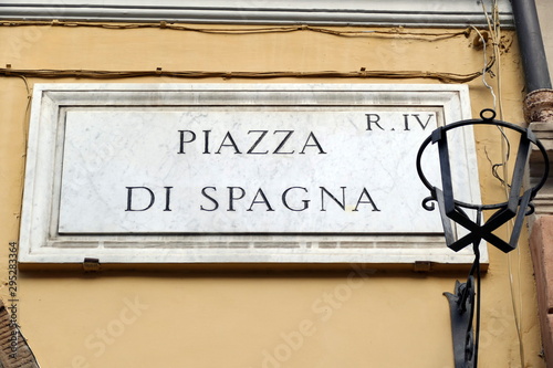 Fototapeta Naklejka Na Ścianę i Meble -  nomi delle strade e piazze di roma,italia
