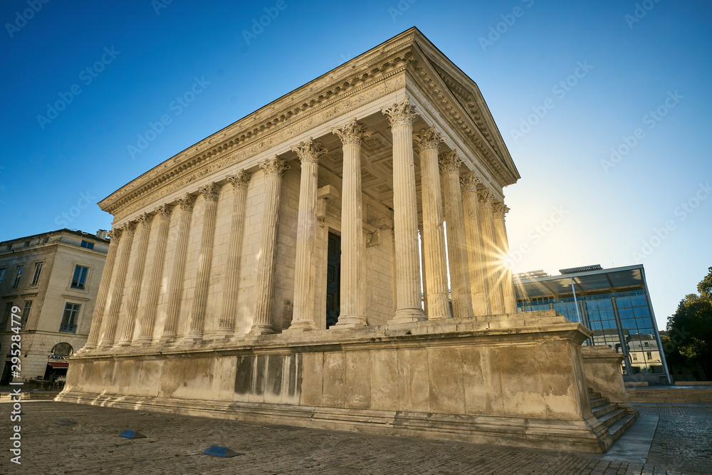 Obraz premium Maison Carrée w Nîmes