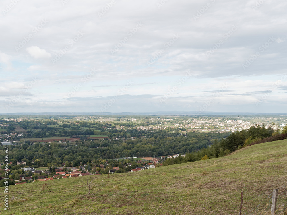 Vue de la plaine le Vernet sur l'Auvergne, la Limagne et quartier de Vichy 