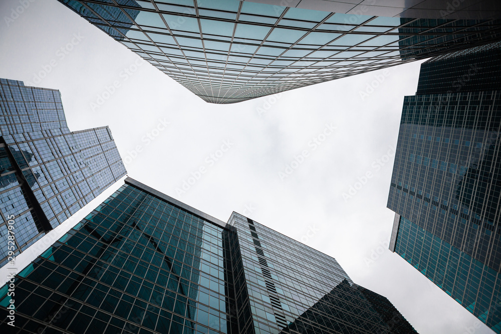 Fototapeta premium skyscrappers upward view