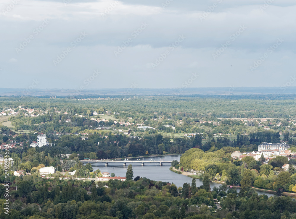Ville de Vichy. Vue panoramique sur le Pont de Bellerive depuis la Plaine le Vernet