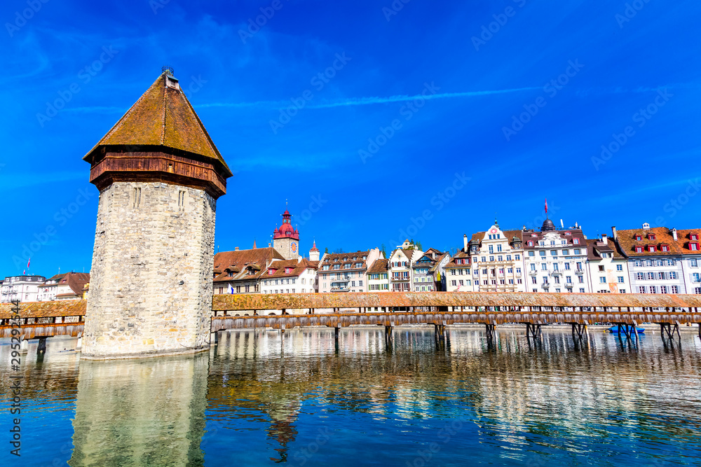 Obraz premium Kapellbrucke historic Chapel Bridge and waterfront landmarks in Lucerne, Switzerland