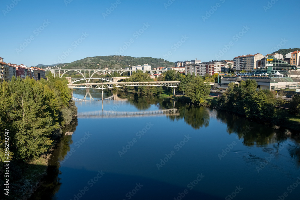 Rio Miño a su paso por la ciudad de Ourense, Galicia. España.	