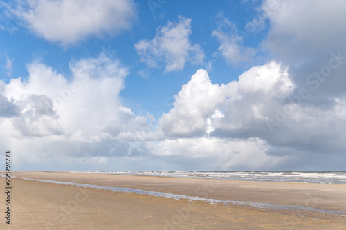 Morgenstimmung am Meer – Kijkduin Strand, Den Haag, Holland, Niederlande