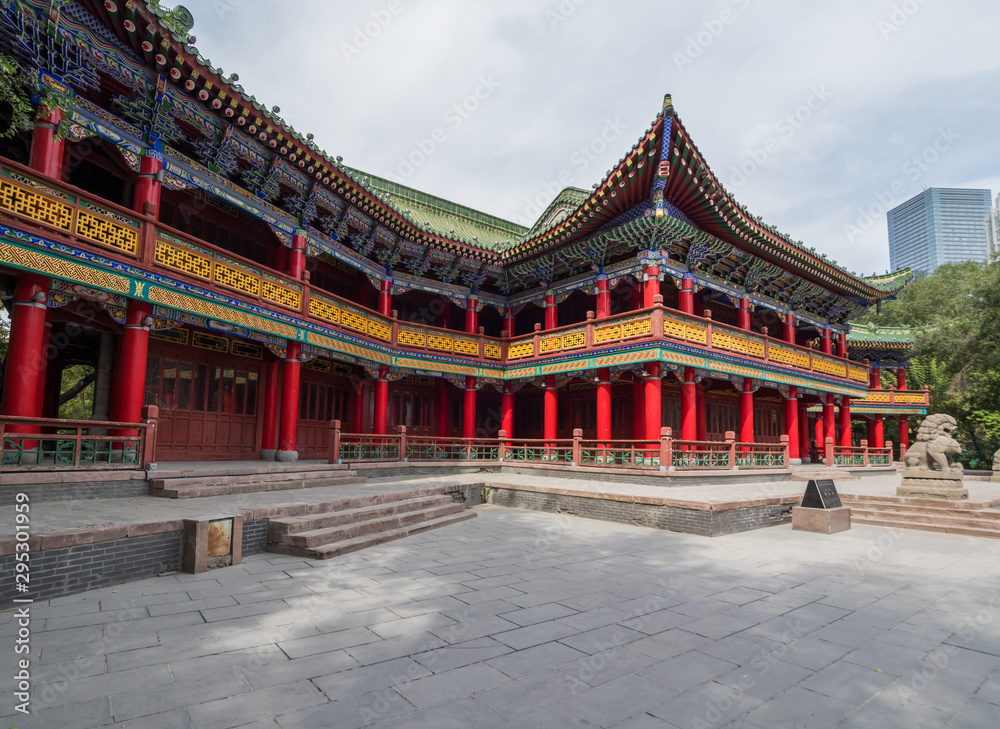 Fototapeta premium Urumqi, China - capital of the Xinjiang Uygur Autonomous Region and home of the Uyghur ethnicity, Urumqi displays several wonderful attractions. Here in particular a glimpse of the People's Park