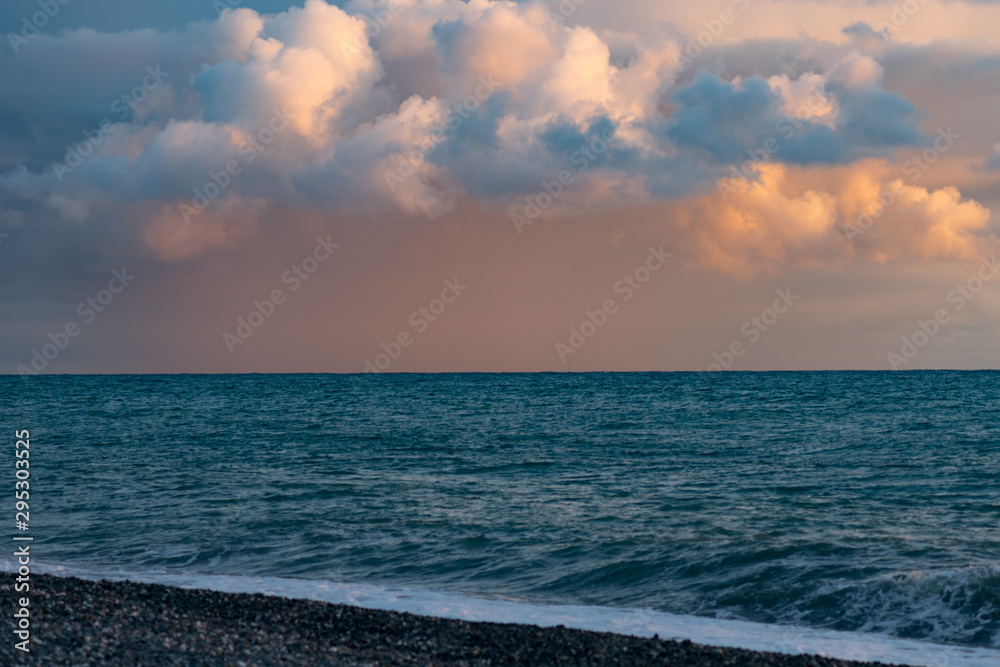 Obraz premium Beautiful sunset during twighlight time with clouds,