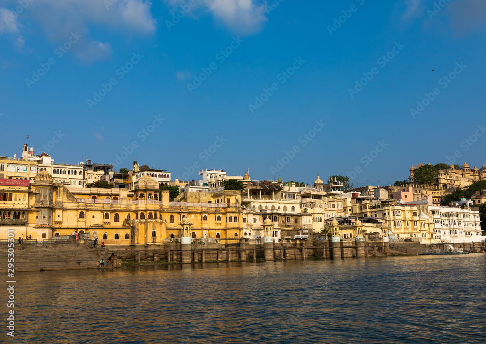 Houses on lake Pichola, Rajasthan, Udaipur, India Houses on lake Pichola, Rajasthan, Udaipur, India