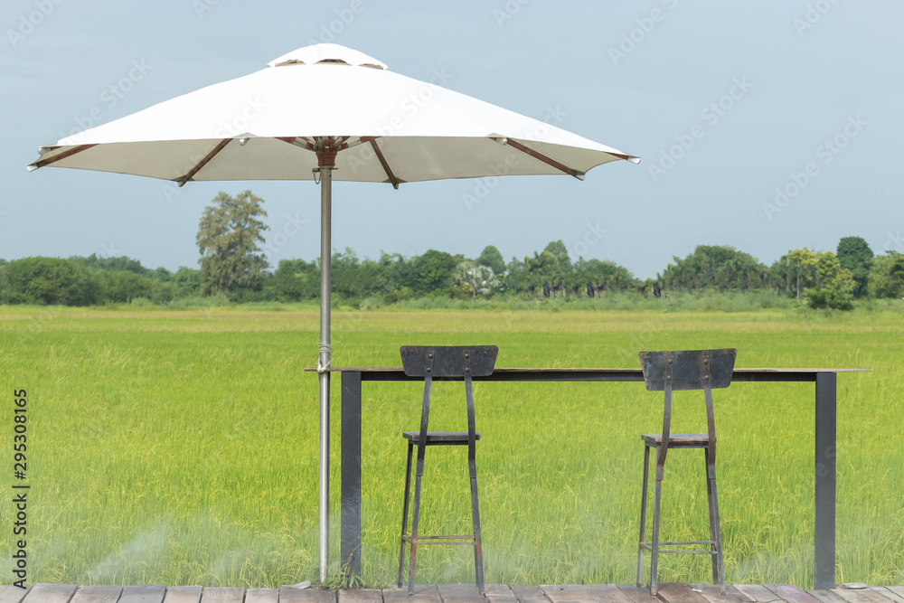 2 steel chairs  For relaxing and enjoying views of the rice fields and umbrellas made of sunscreen and rain