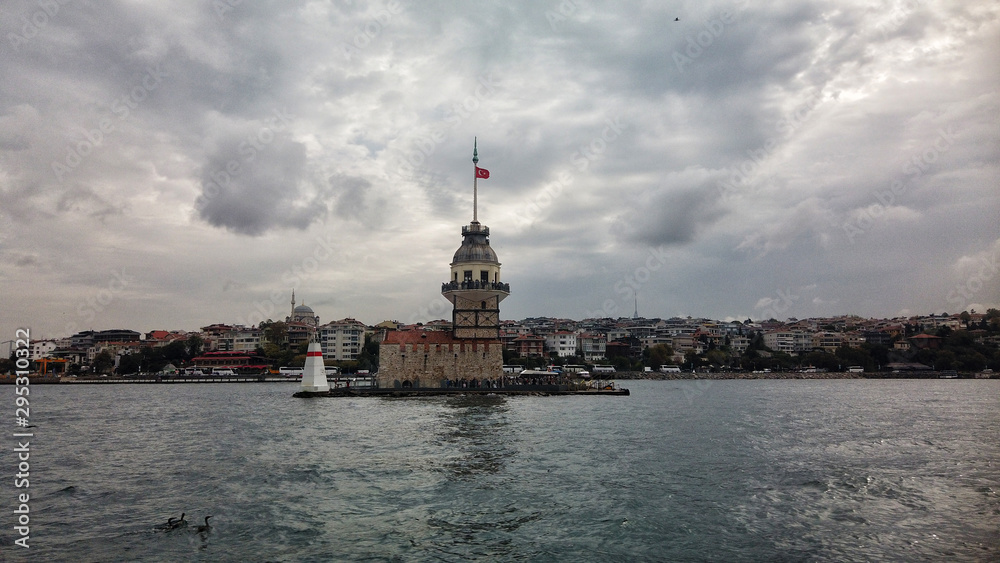 kiz kulesi historical tower on istanbul bosphorus kiz kulesi historical tower on istanbul bosphorus