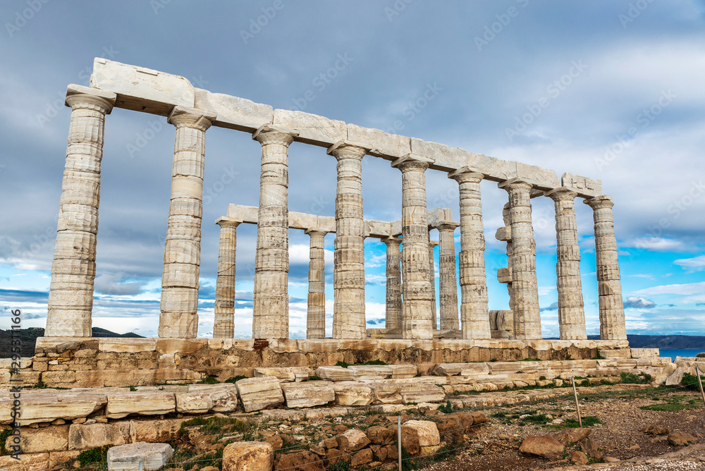 Obraz premium Ancient Greek temple of Poseidon at Cape Sounion in Greece