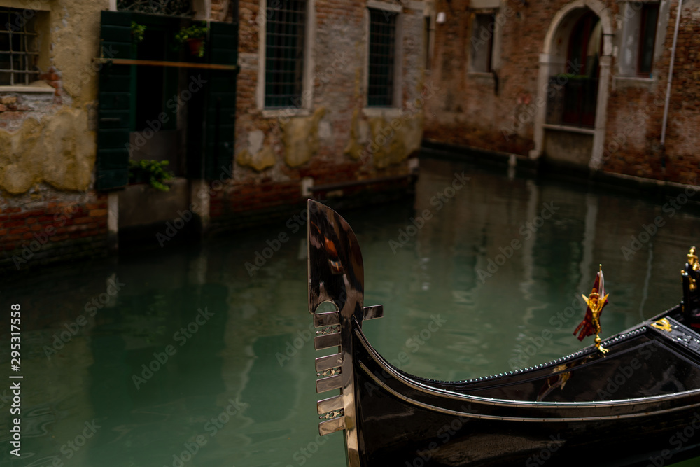 front of a gondola in the heart of venice Italy Europe. beautiful gondola in venice. Venice background wallpapers. gondola in front of the beautiful architecture of Venice