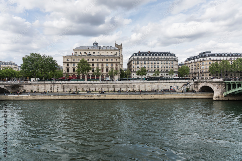 Paris, Houses near Seine River