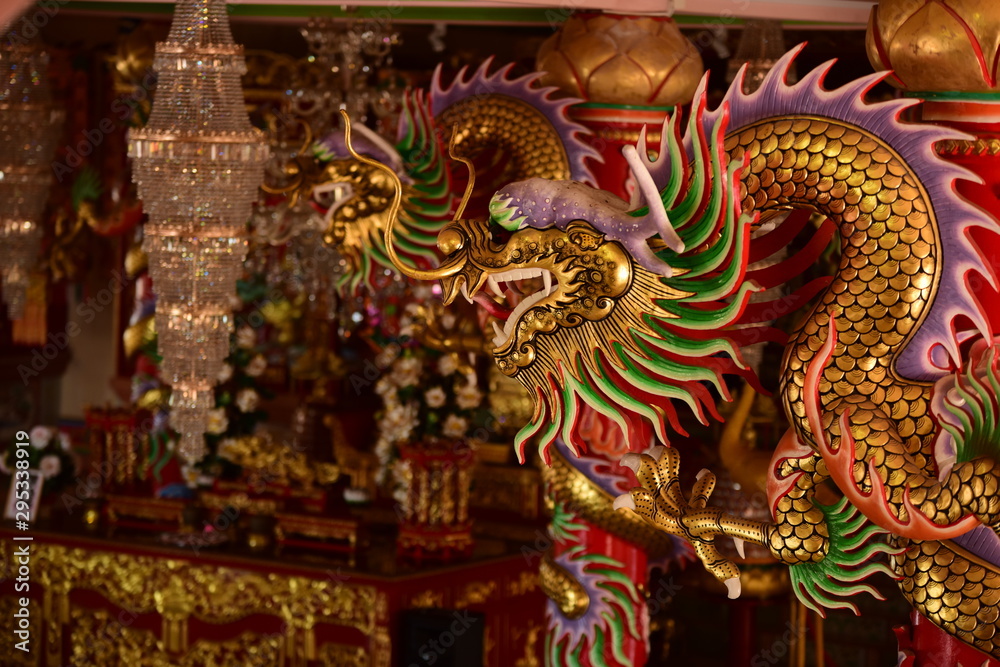Fototapeta premium Dragon Statue at Chinese temple–