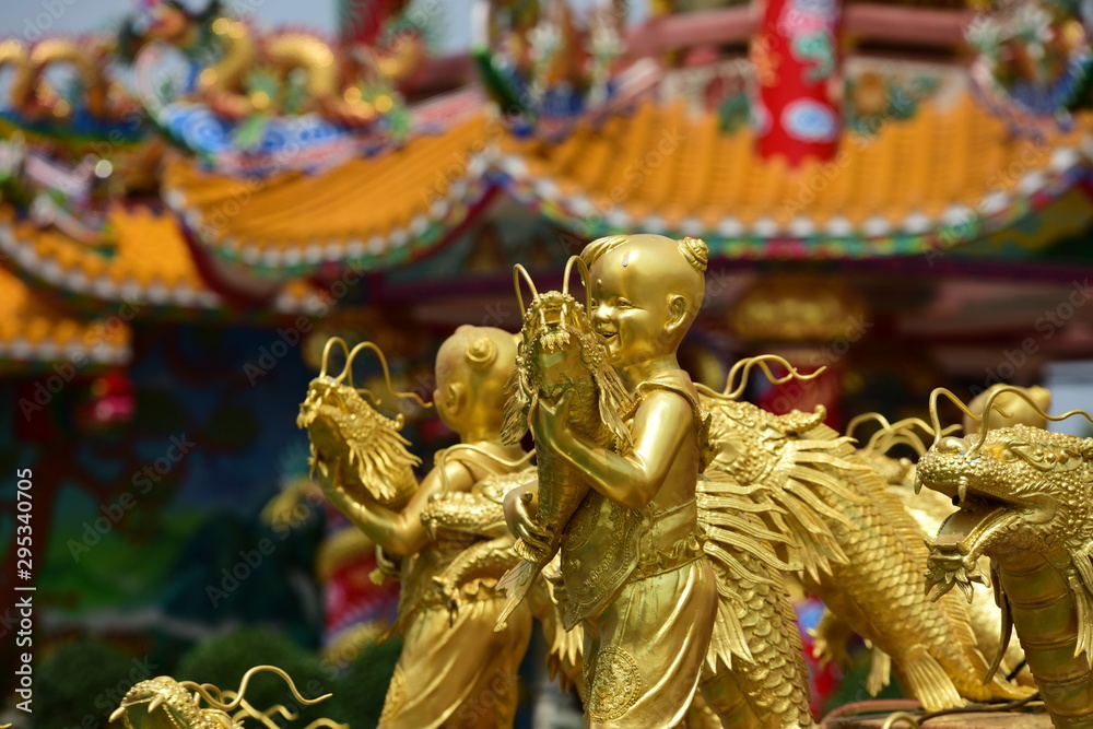 Fototapeta premium Dragon Statue at Chinese temple
