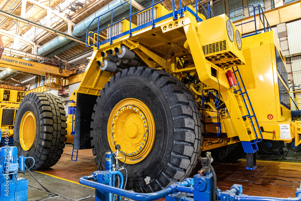 Сonveyor for the production of large yellow trucks, mining trucks. Shop factory. Belaz is a Belarusian manufacturer of haulage and earthmoving equipment, dump trucks, haul trucks, heavy equipm Сonveyor for the production of large yellow trucks, mining trucks. Shop factory. Belaz is a Belarusian manufacturer of haulage and earthmoving equipment, dump trucks, haul trucks, heavy equipm