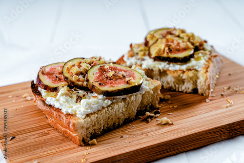 Ricotta And Fig Toast With Honey And Nuts