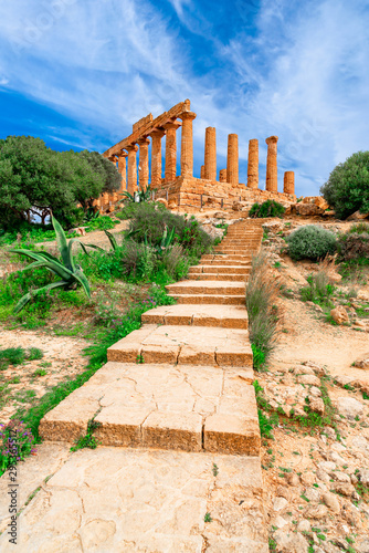 Slika na platnu Agrigento, Sicily island, Italy: The Temple of Juno in the Valley of the Temple,
