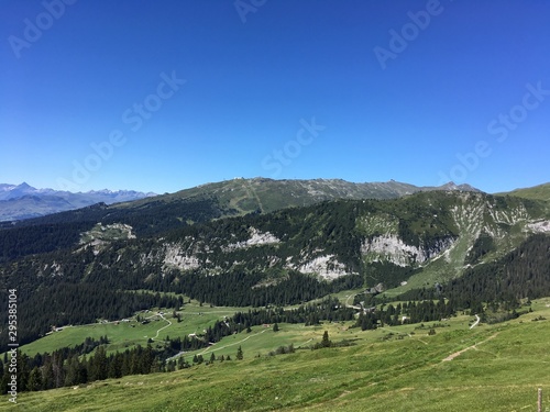 blick von Naraus auf Startgels und umgebung, Crap Sogn Gion im Hintergrund flims