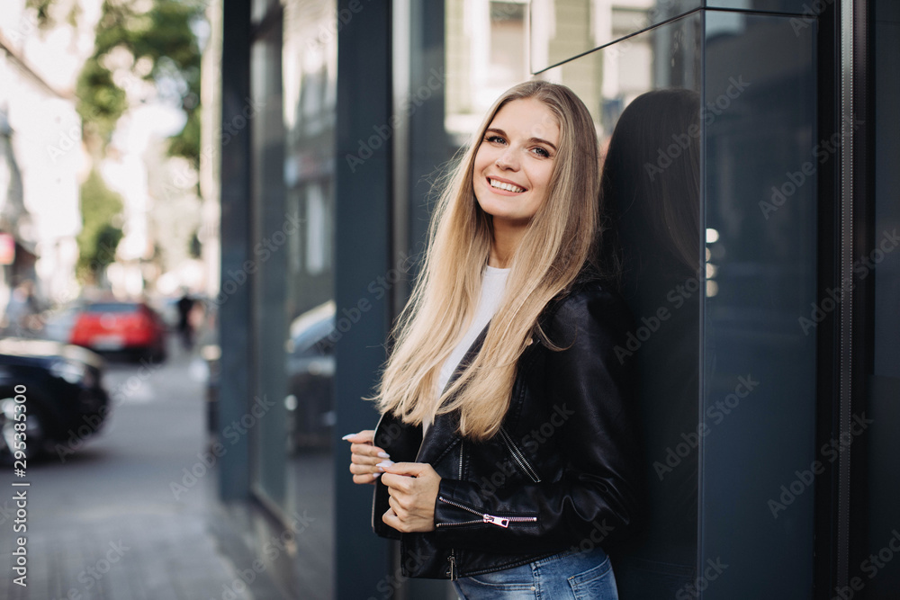 Fototapeta premium Young girl posing next to the shopping centre on Black Friday