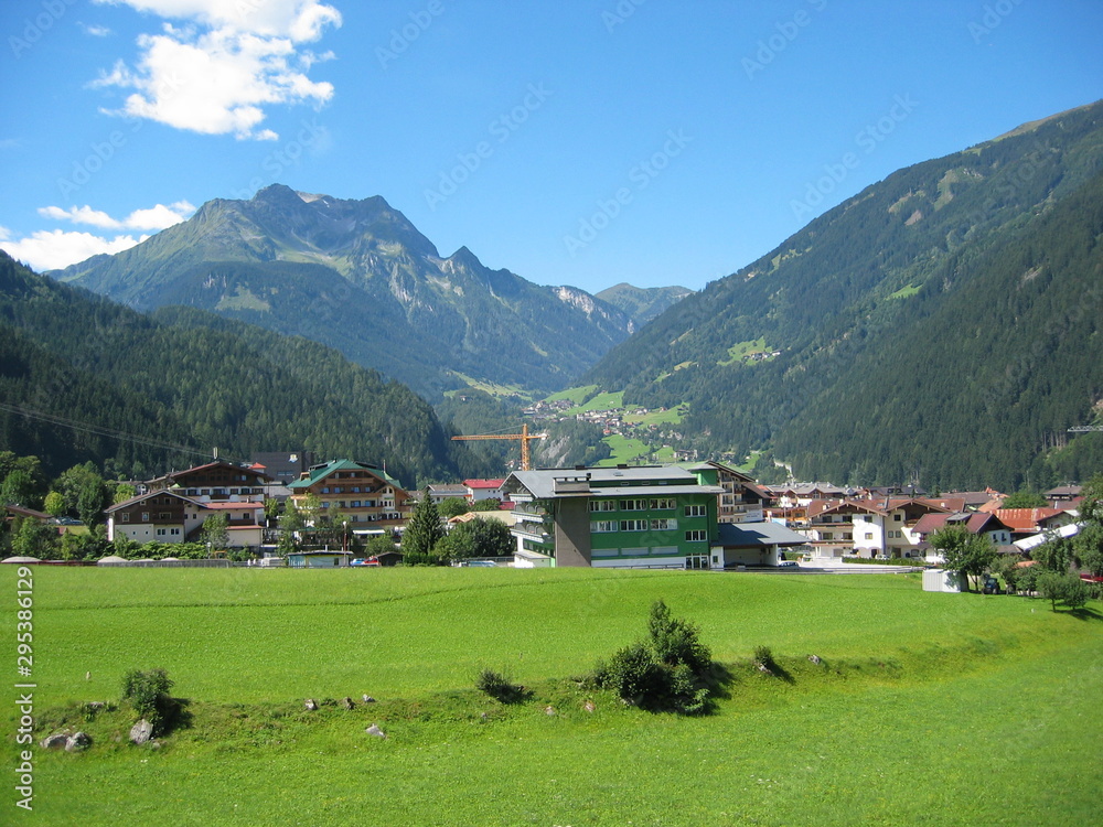 Bergdorf Mayrhofen im Zillertal - Österreich - Mountain village Mayrhofen in the Zillertal - Austria