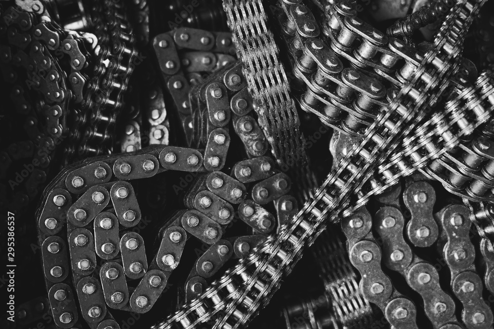 Obraz premium Strong brazed industrial chains on a black background.