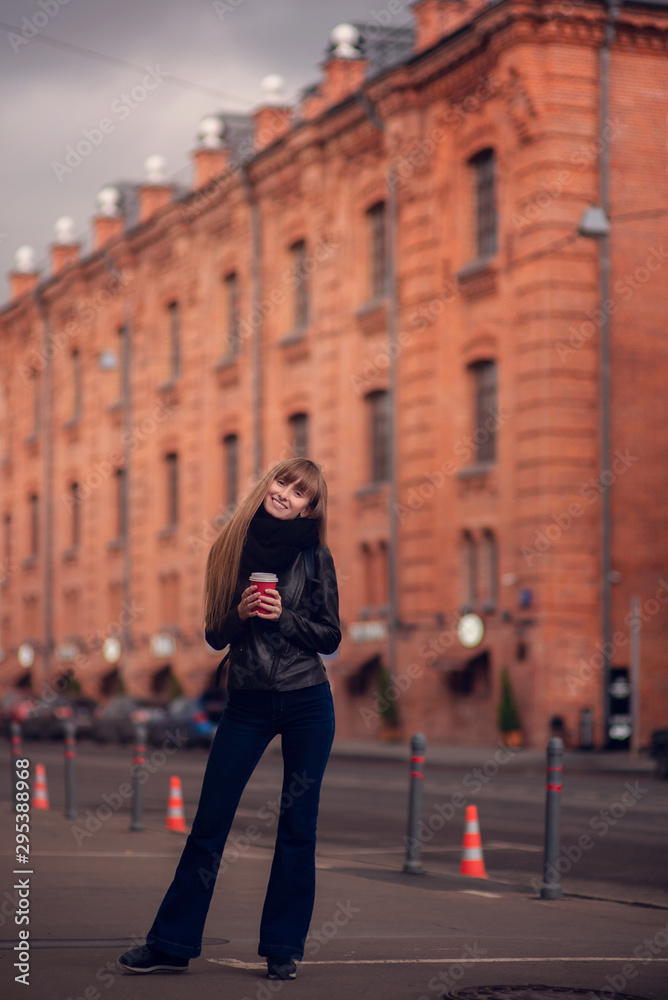 Fototapeta premium beautiful young woman traveling hat