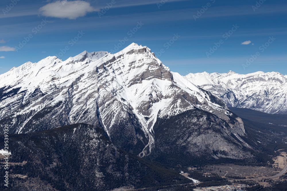 Obraz premium The Rocky Mountains on a sunny day