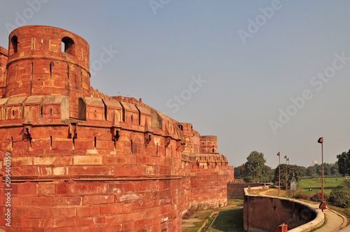 A view of the massive walls of Agra Fort and the surrounding moat .