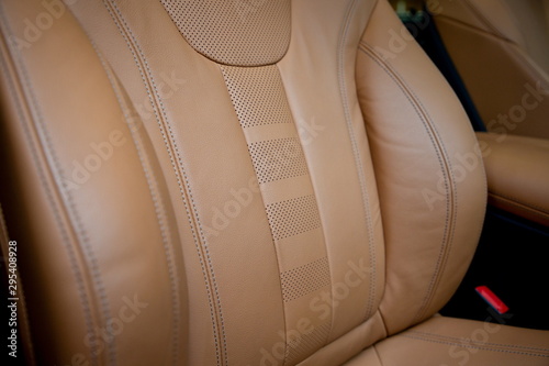 Foto brown leather vintage seat in luxury car , comfortable smooth comfort and good quality