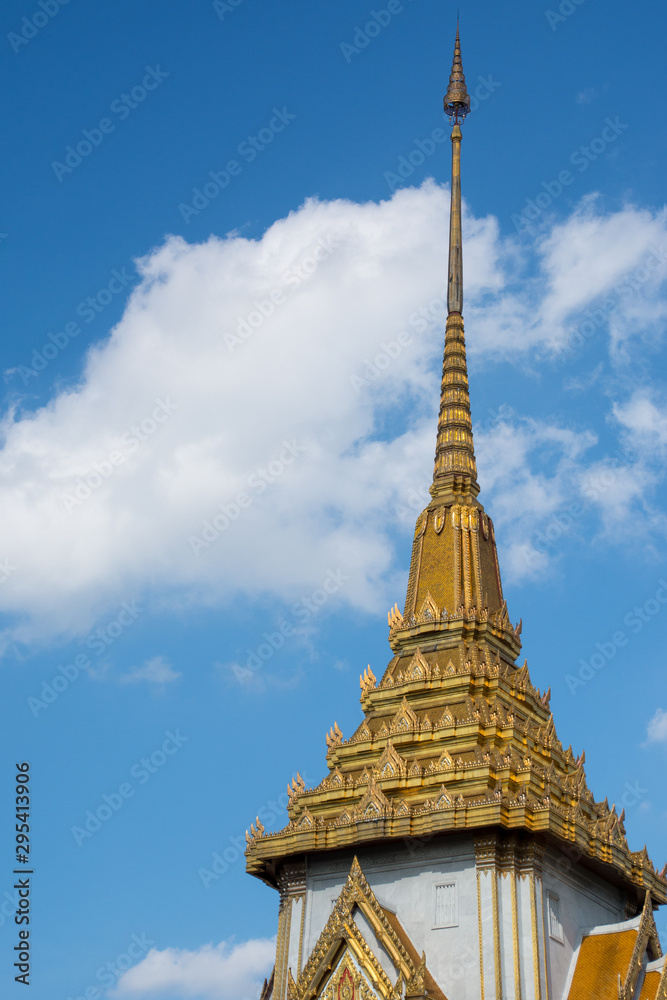 Fototapeta premium Thailand Pagoda and sky