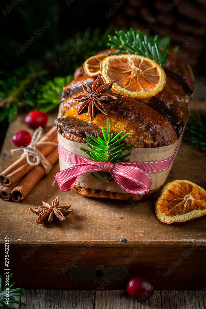 Tasty and rustic orange gingerbread for Christmas Tasty and rustic orange gingerbread for Christmas