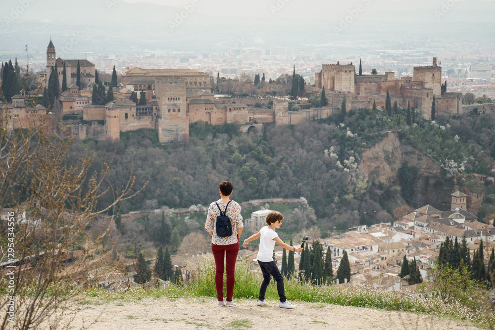 Mother and little daughter looking at the Alhambra