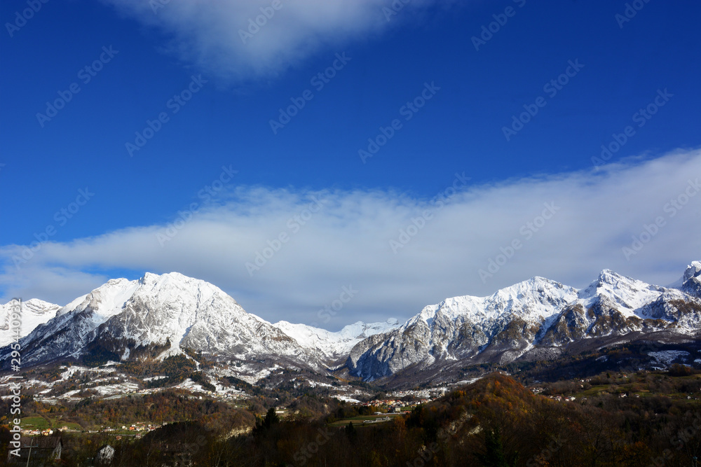 le bellissime montagne dell'alpago in provincia di belluno, Italia