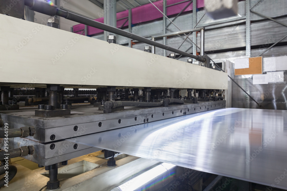 Production process plastic polycarbonate hollow sheet extrusion die with sheet line Production process plastic polycarbonate hollow sheet extrusion die with sheet line