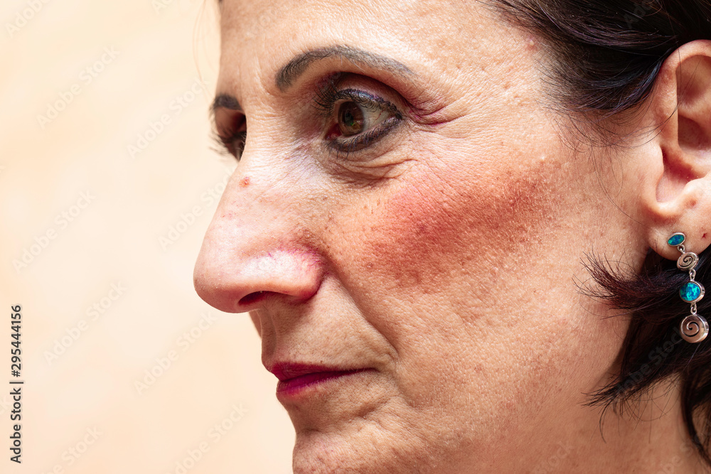 Obraz premium Middle age beautiful woman profile portrait