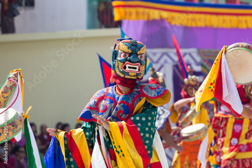 インド、ブッダガヤにあるブータン寺院でのチベット仏教の踊り、マスクダンス