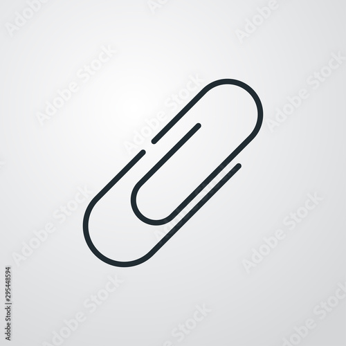 Icono plano lineal clip de papel en fondo gris