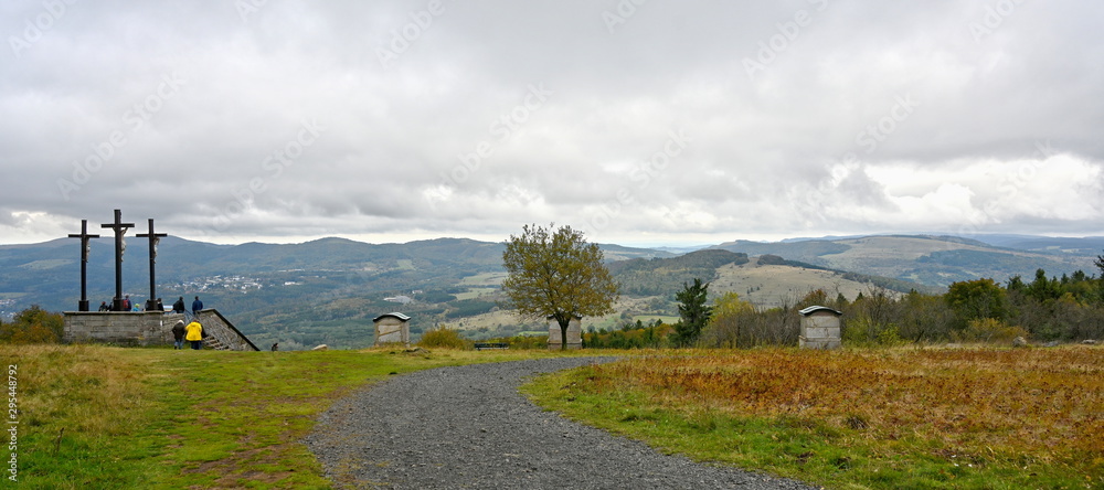 Aufstieg zum Kreuzberg in der Rhön Aufstieg zum Kreuzberg in der Rhön